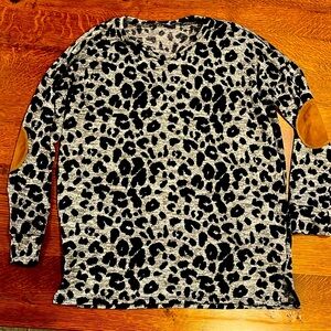 🖤BLACK & GRAY LEOPARD SWEATER BOUTIQUE WITH POCKETS SIZE XL🖤